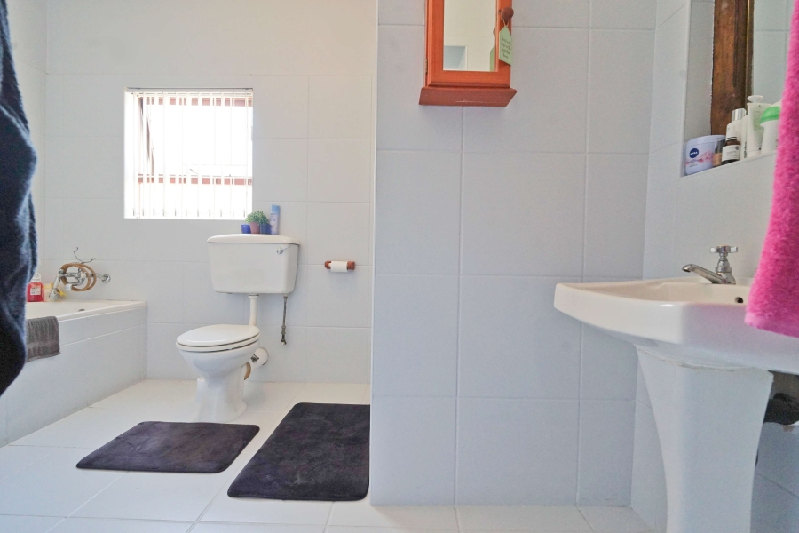 8 Bedroom Property for Sale in Gonubie Eastern Cape